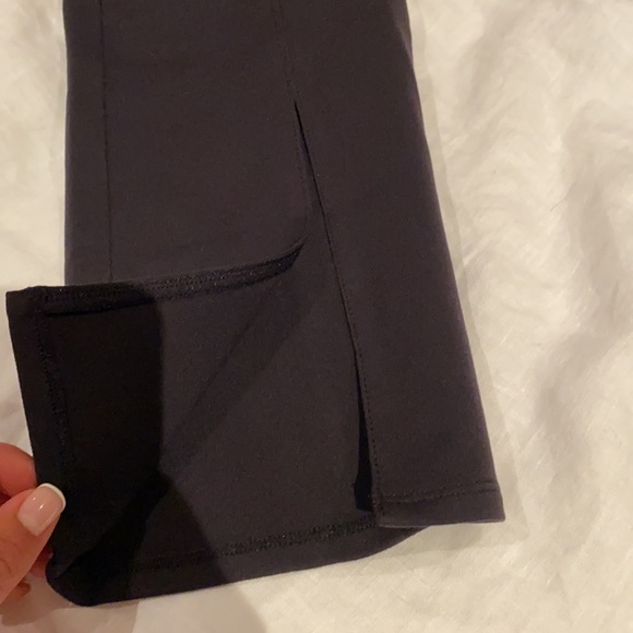 Alo high waisted fluttter leggings 7/8 length - Picture 2 of 4